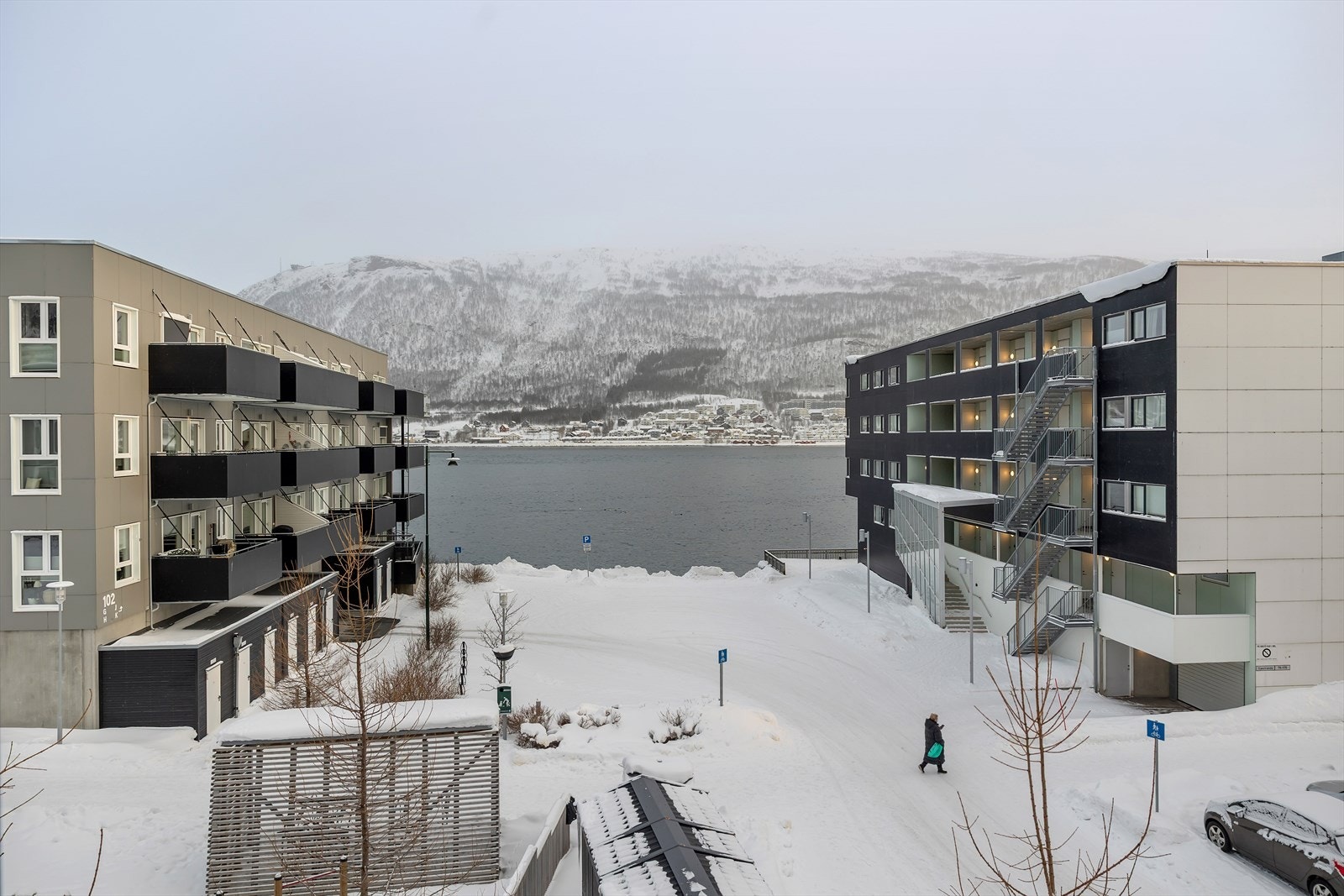 Nydelig utsikt fra leiligheten mot sundet og fastlandet Galleribilde