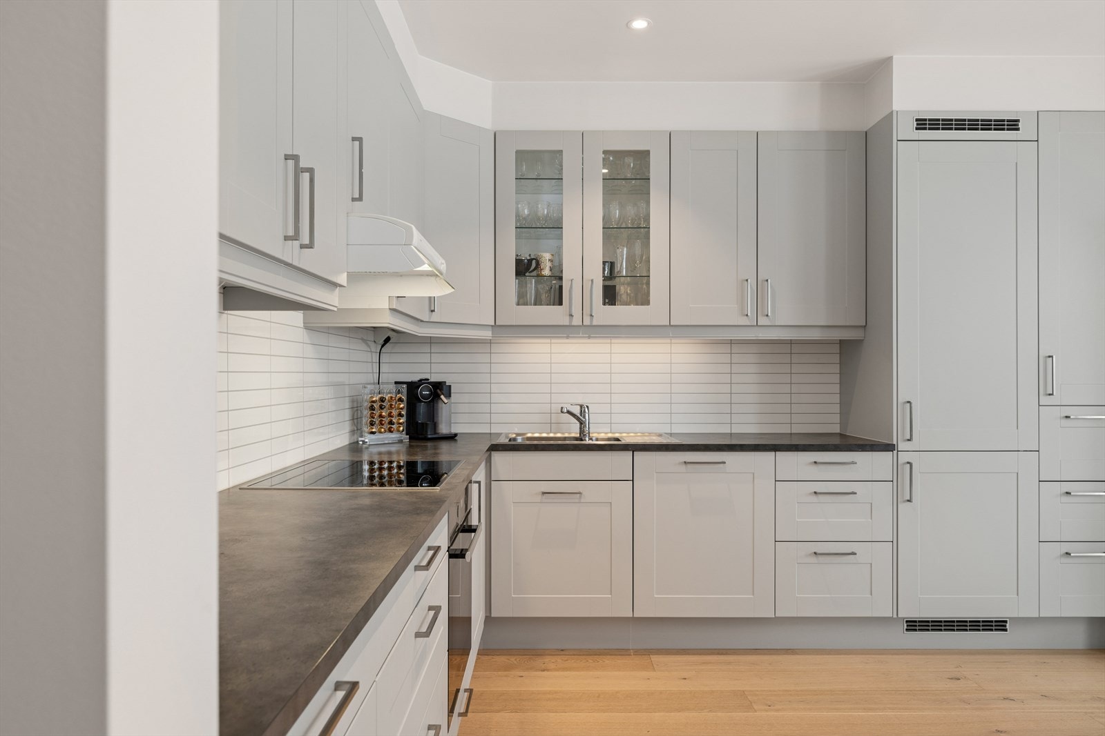 Alt i alt et svært funksjonelt og godt kjøkken som innbyr til herlige smaksopplevelser. Galleribilde