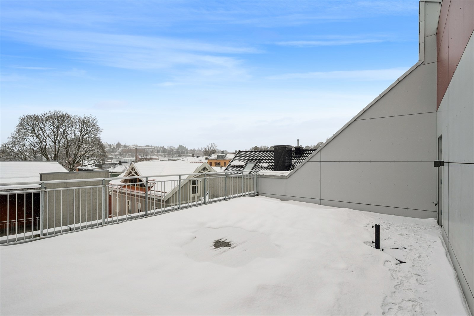 Felles takterrasse med romslig plass. Galleribilde