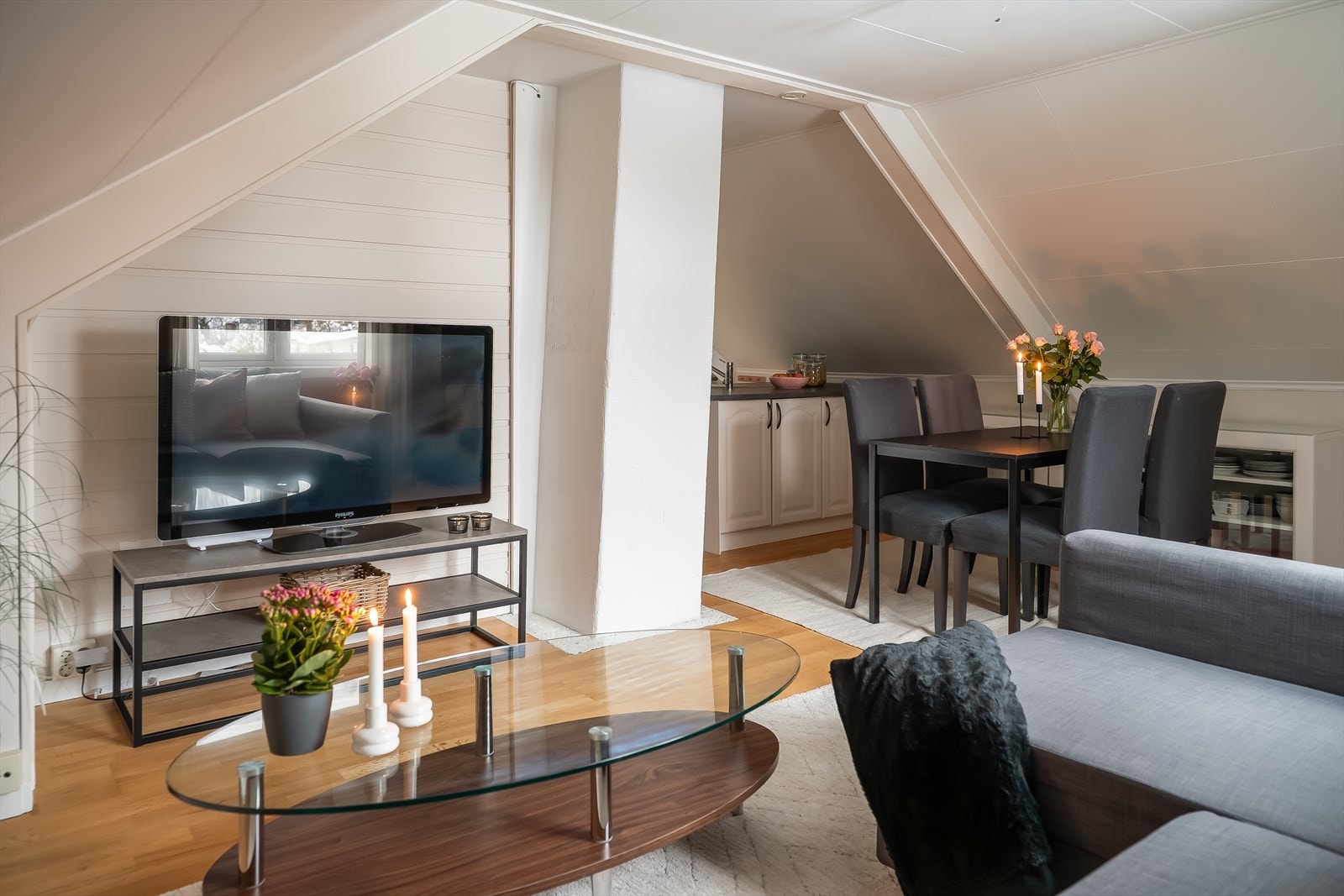 Leiligheten har en god planløsning som gjør at man kan innrede både med sofakrok og spisegruppe. Galleribilde