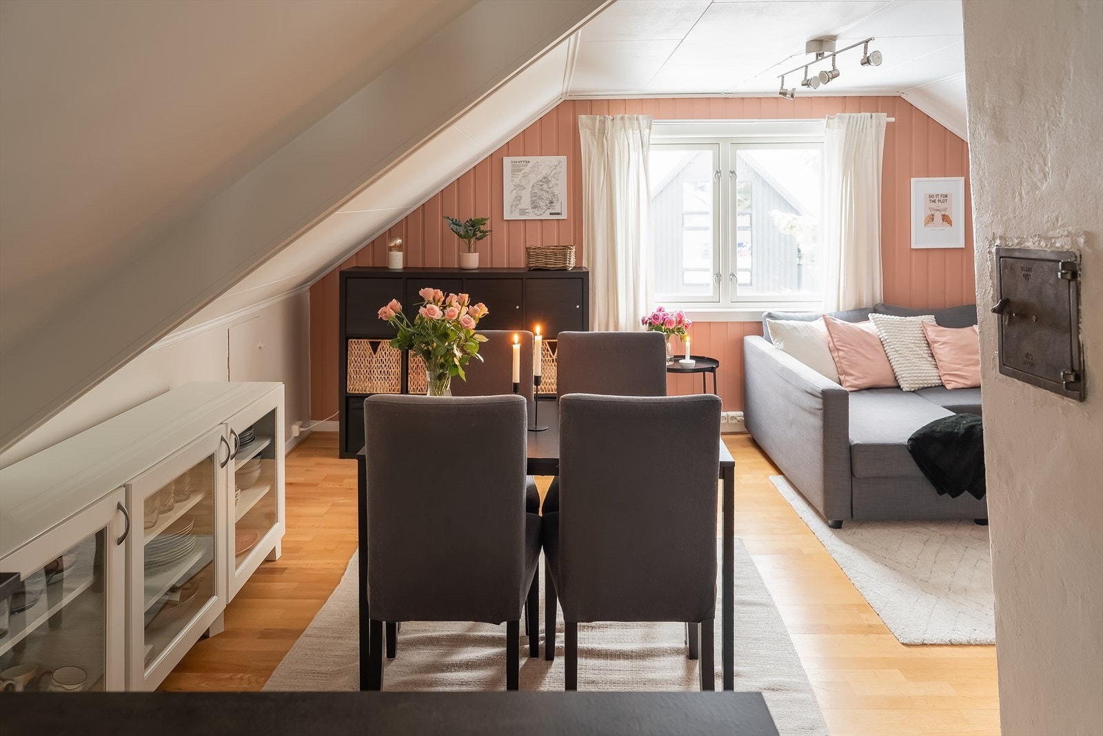 Velkommen inn til en arealeffektiv og sjarmerende 3-roms selveierleilighet. Galleribilde