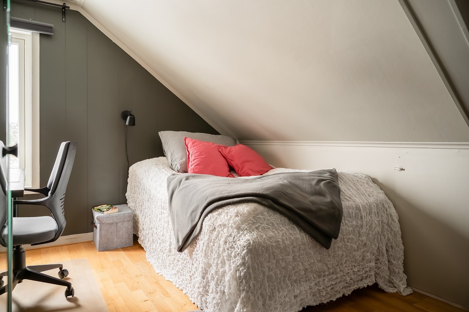 Leiligheten byr på to fine soverom på 6,5 kvm. Galleribilde