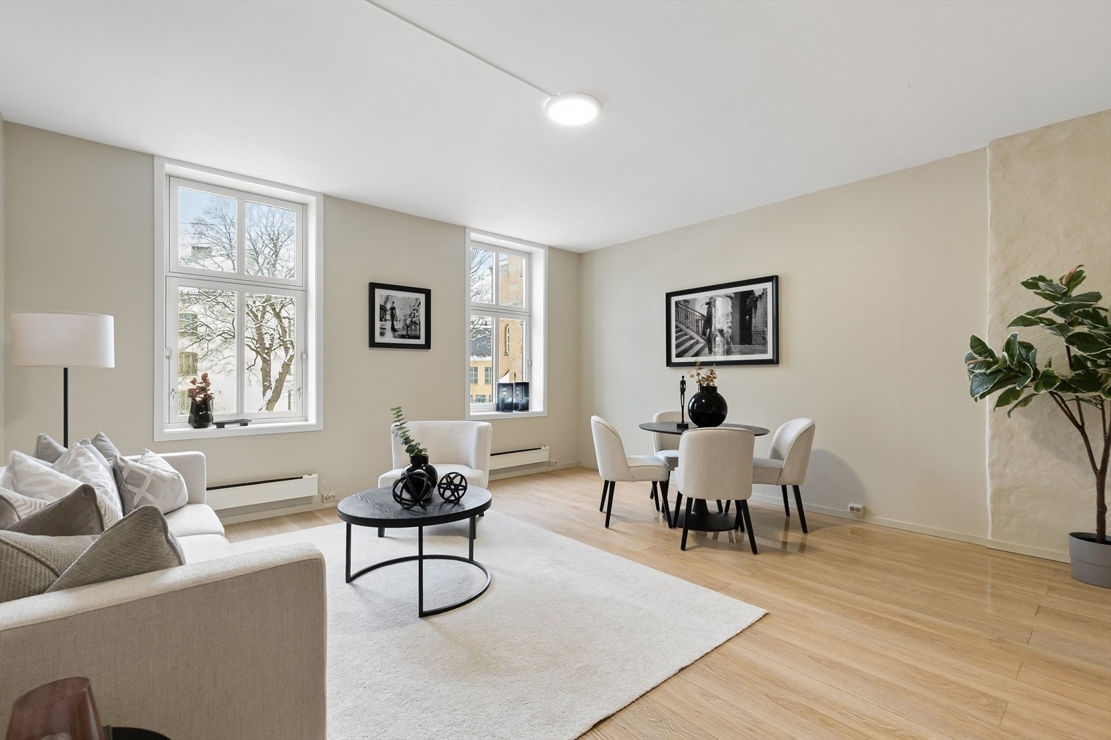 Leiligheten er i byggets 2. etasje, og oppleves lys og luftig med gode vindusflater og moderne innvendige overflater. Galleribilde