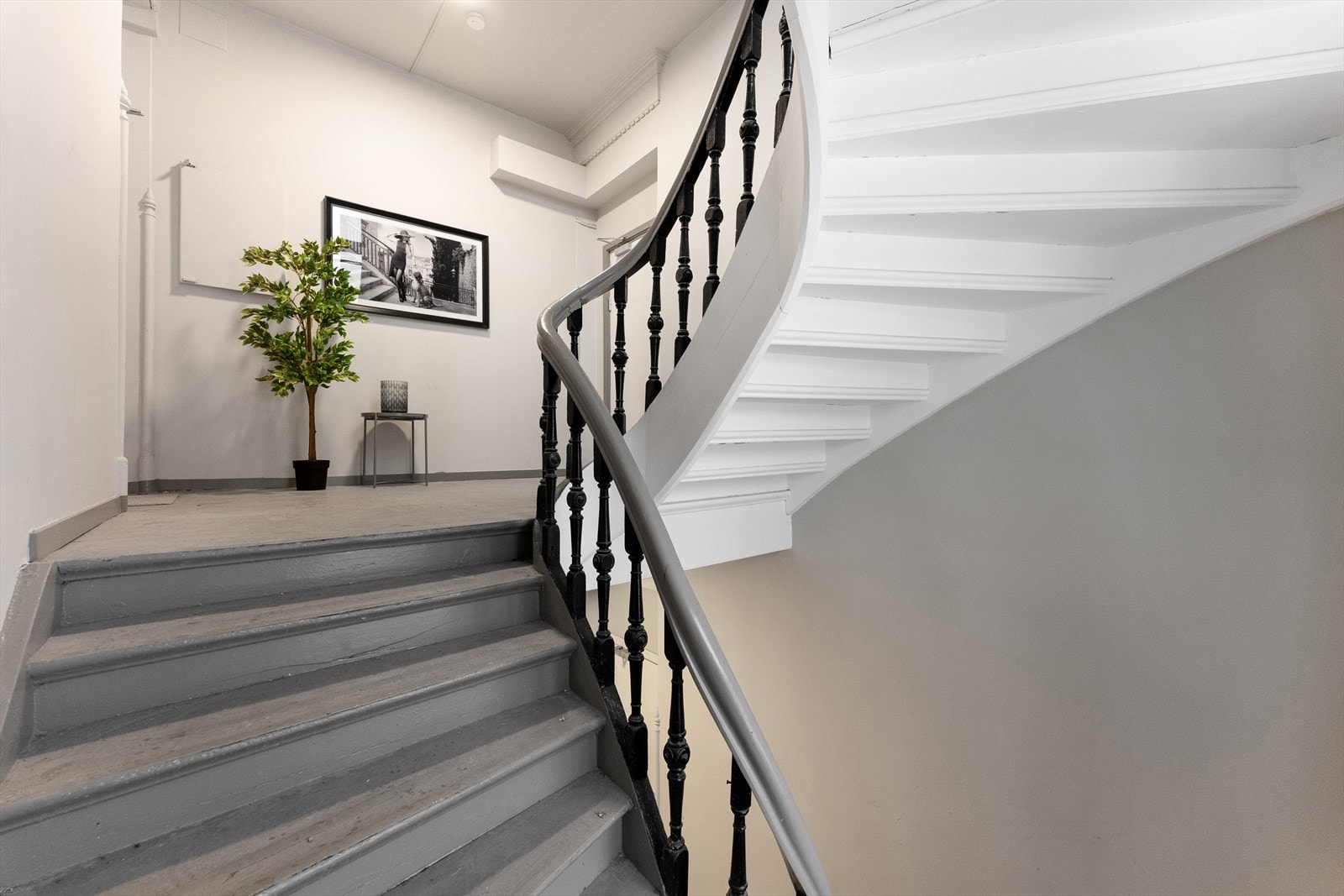 Det er også foretatt oppgradering av inngangsparti og trappeløp i gården. Galleribilde