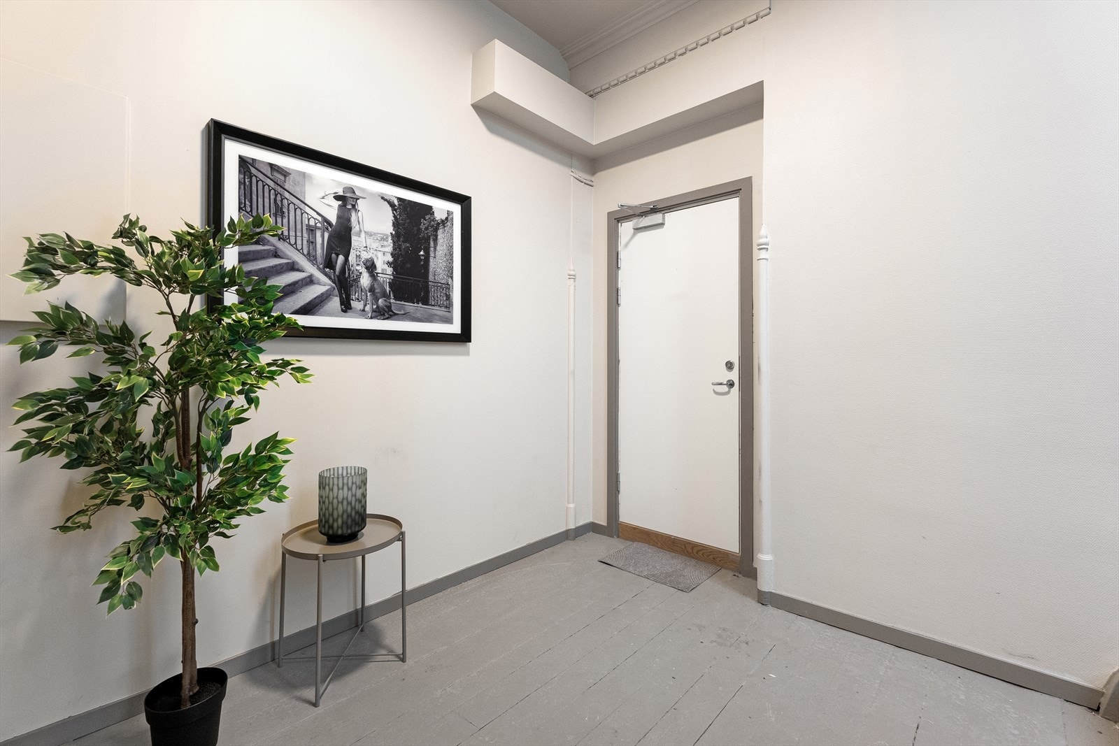 Det er nylig gjennomført en rekke brannsikringstiltak og oppgradering av fasade. Galleribilde