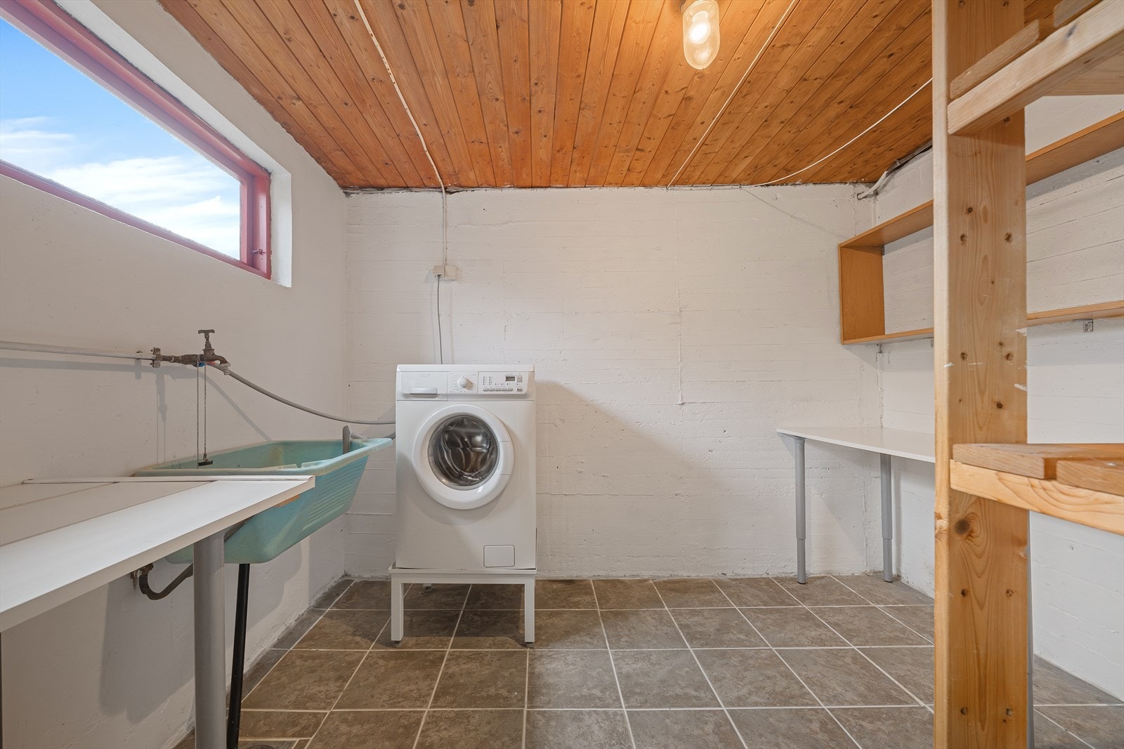 Lyst og praktisk vaskerom Galleribilde