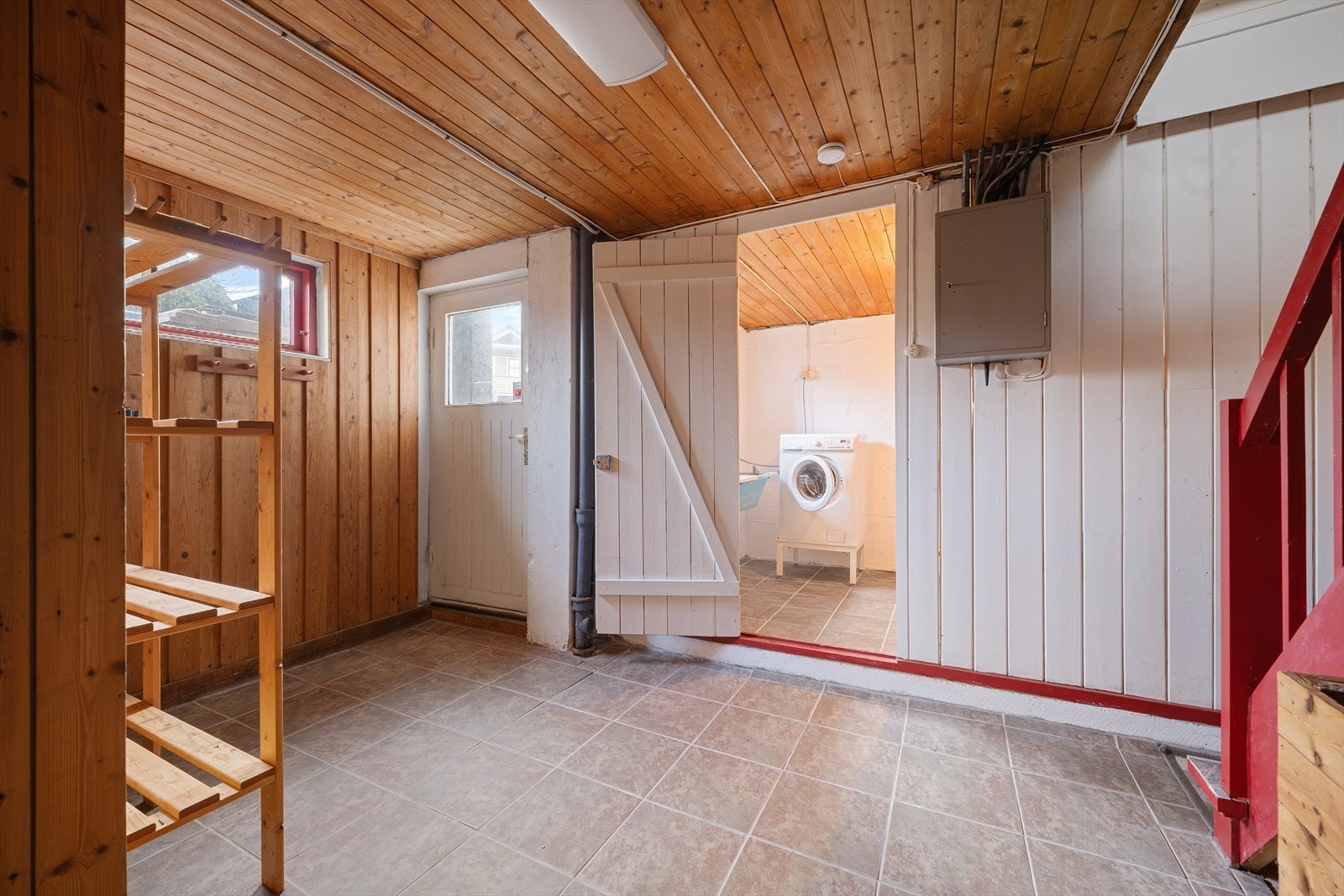 Stort kjellerrom med egen inngang Galleribilde