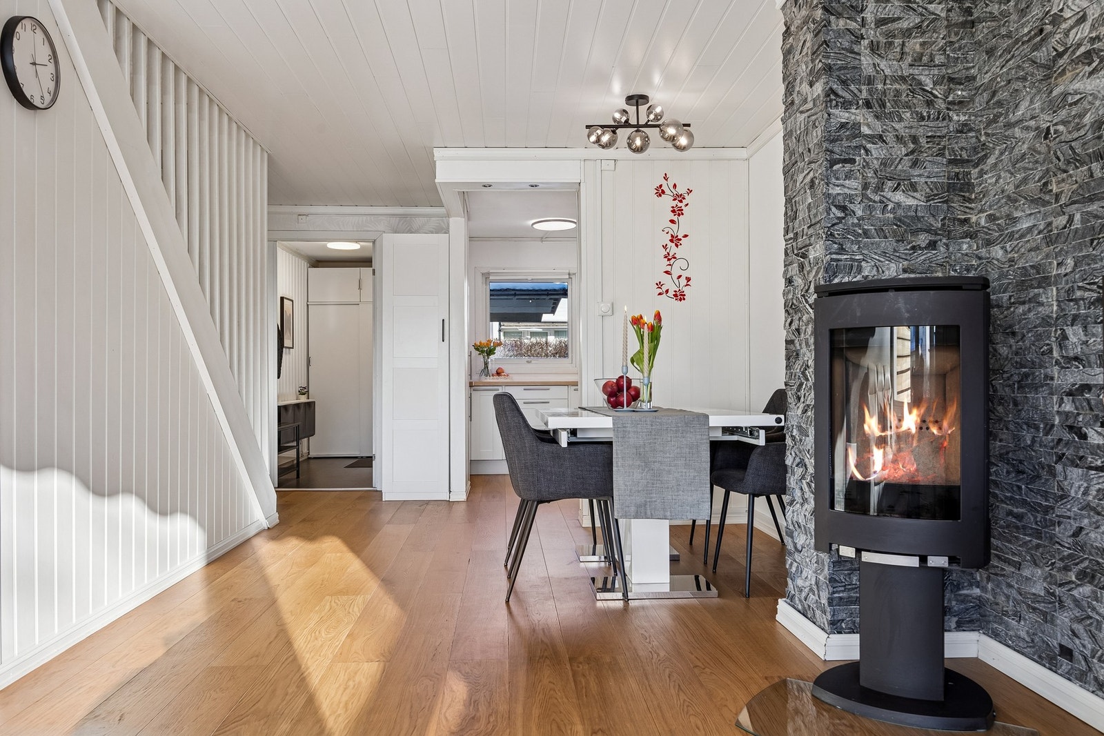 Effektiv vedovn som varmer godt, og bidrar til lavere oppvarmingskostnader. Galleribilde