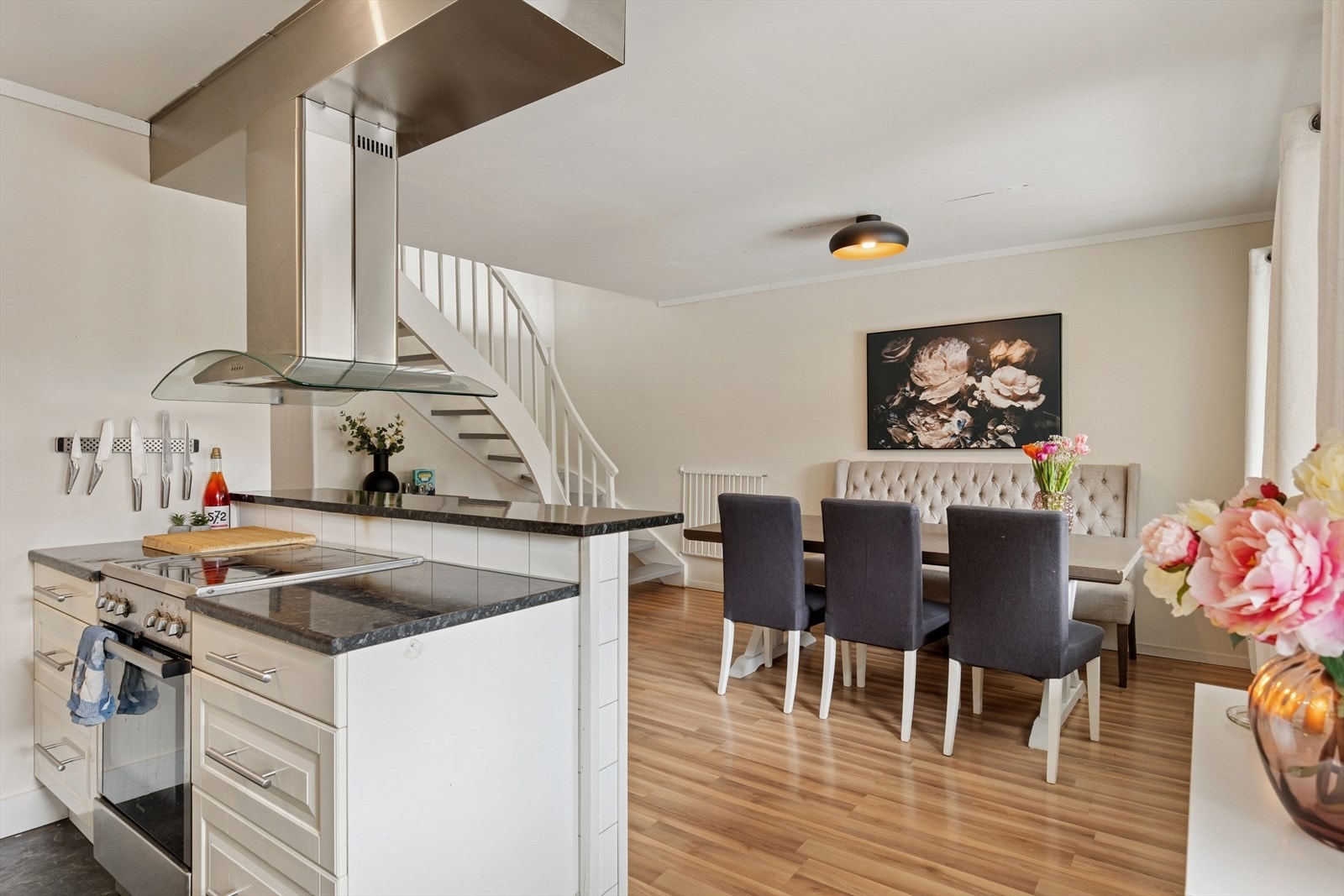 Inkluderende og hyggelig løsning. Her samles familie og venner! Galleribilde