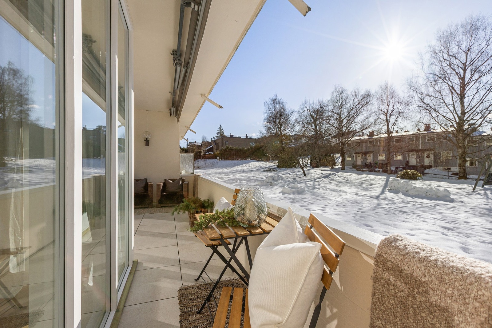 Markiser for solskjerming med ny duk og armer er montert Galleribilde