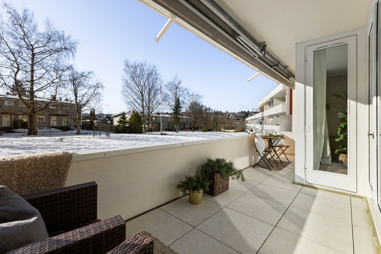 Balkongen er på ca. 11 kvm med god plass til sittegrupper og grill Galleribilde