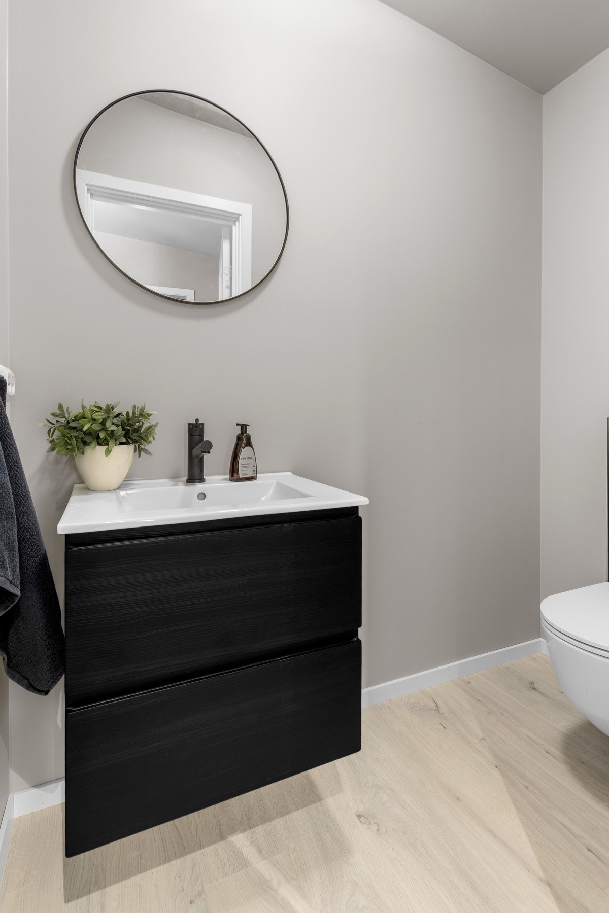 Toalettrom. Galleribilde