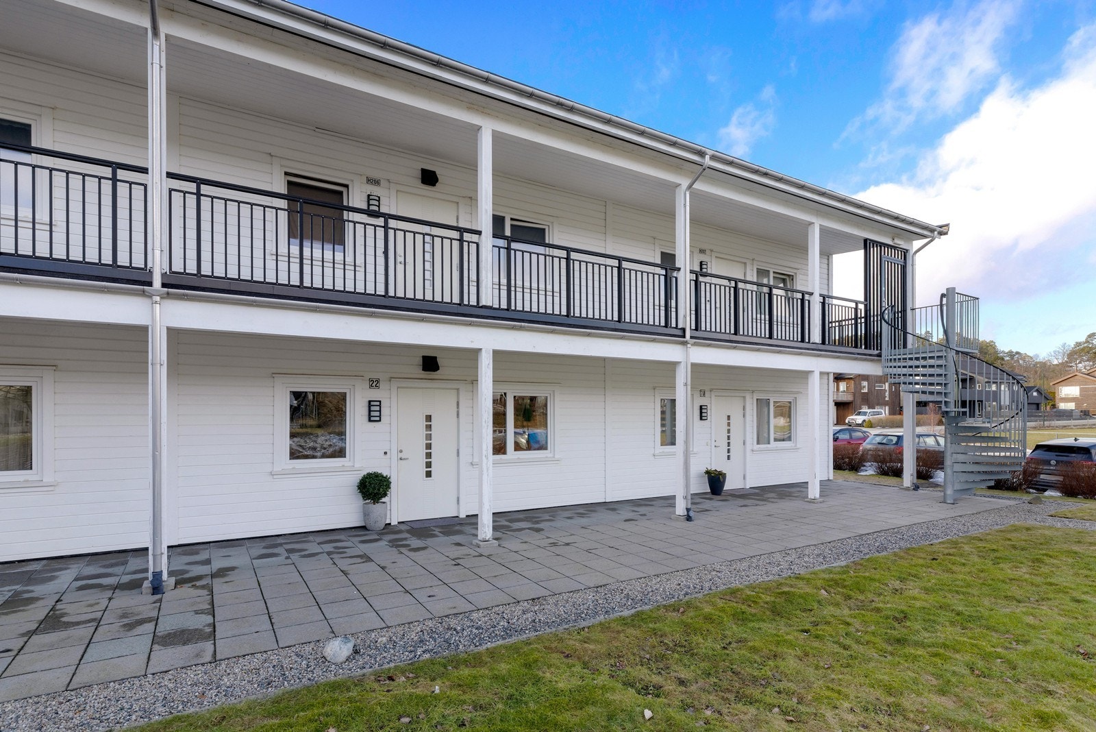 Pent overbygget inngangsparti. Galleribilde