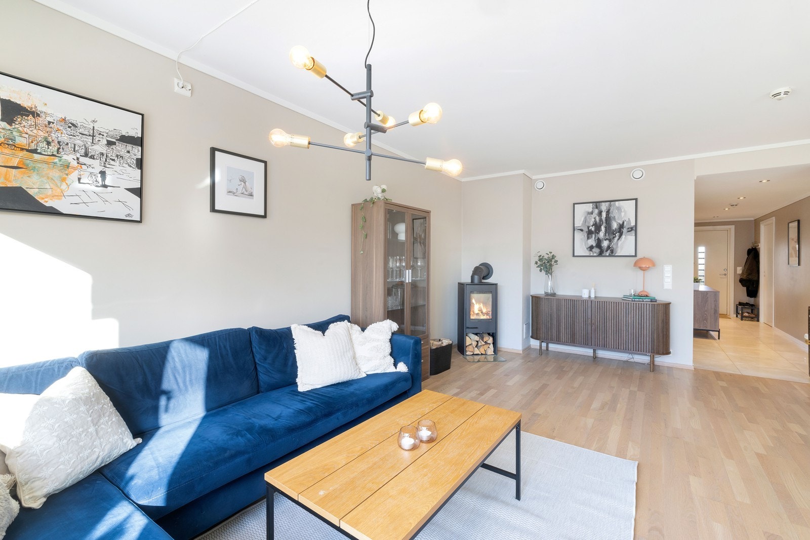 Leiligheten har både peis og balansert ventilasjon. Galleribilde