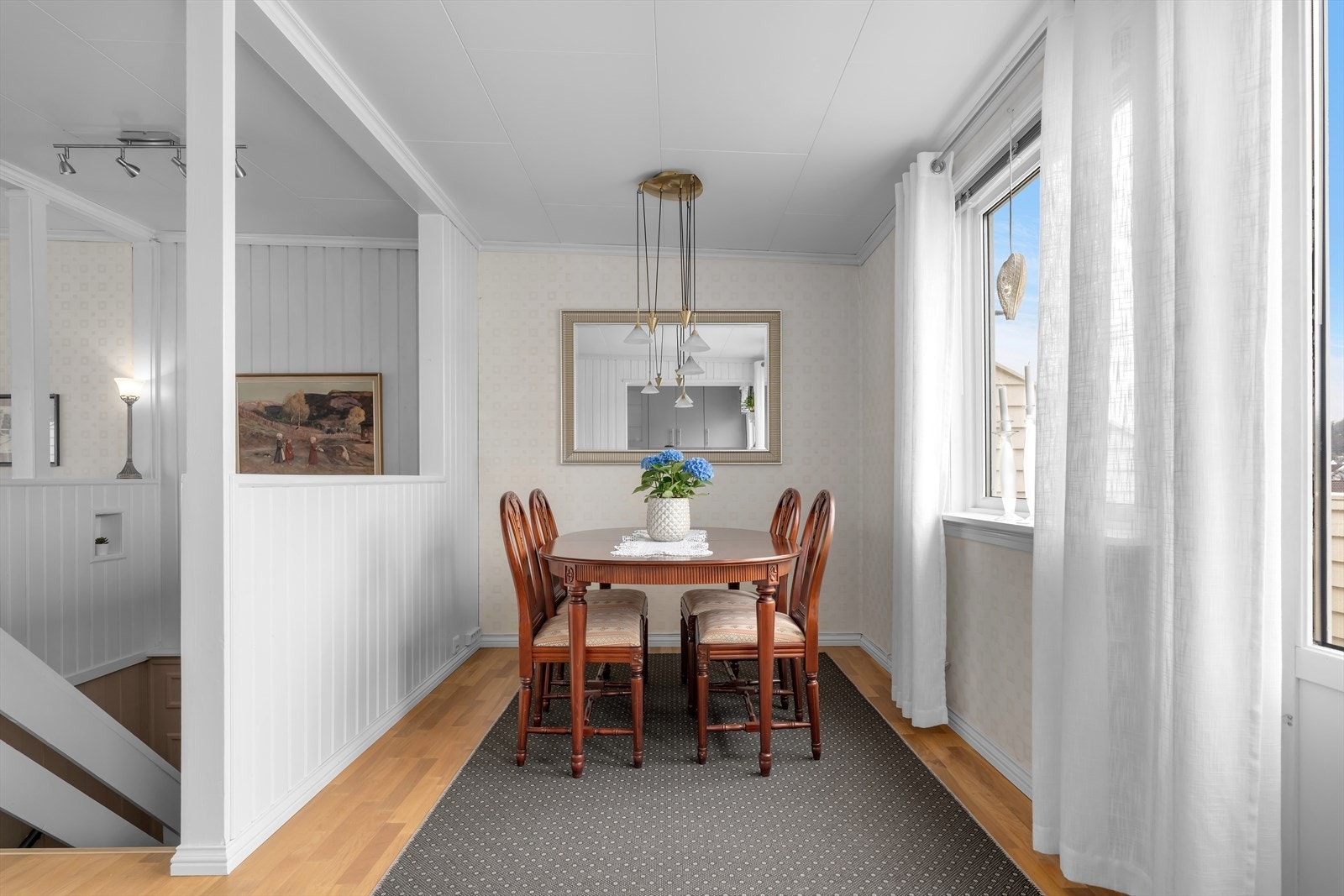 Utgang til terrasse med fin utsikt over Mandalselva Galleribilde