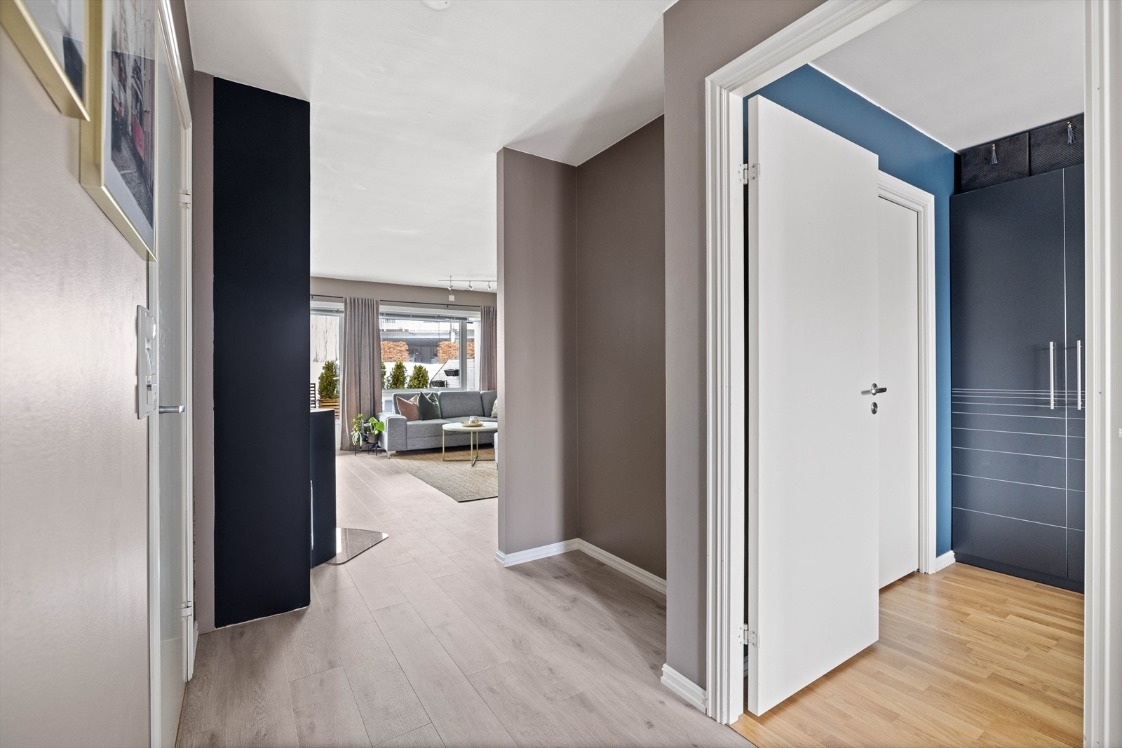 Gang med adkomst til innvendig bod. Galleribilde