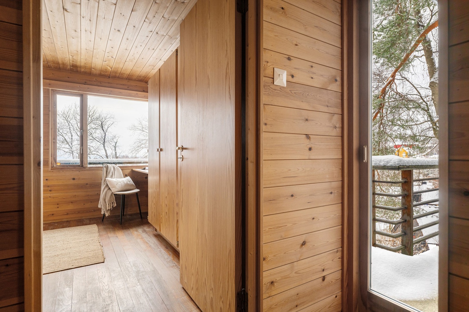 Utgang til veranda fra soveromsfløyen Galleribilde