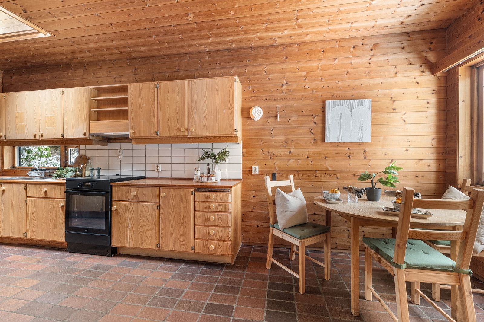 God plass til spisebord på kjøkken. Galleribilde