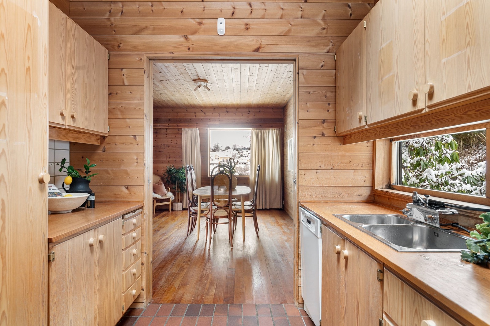 Kjøkken med gjennomlys. Galleribilde