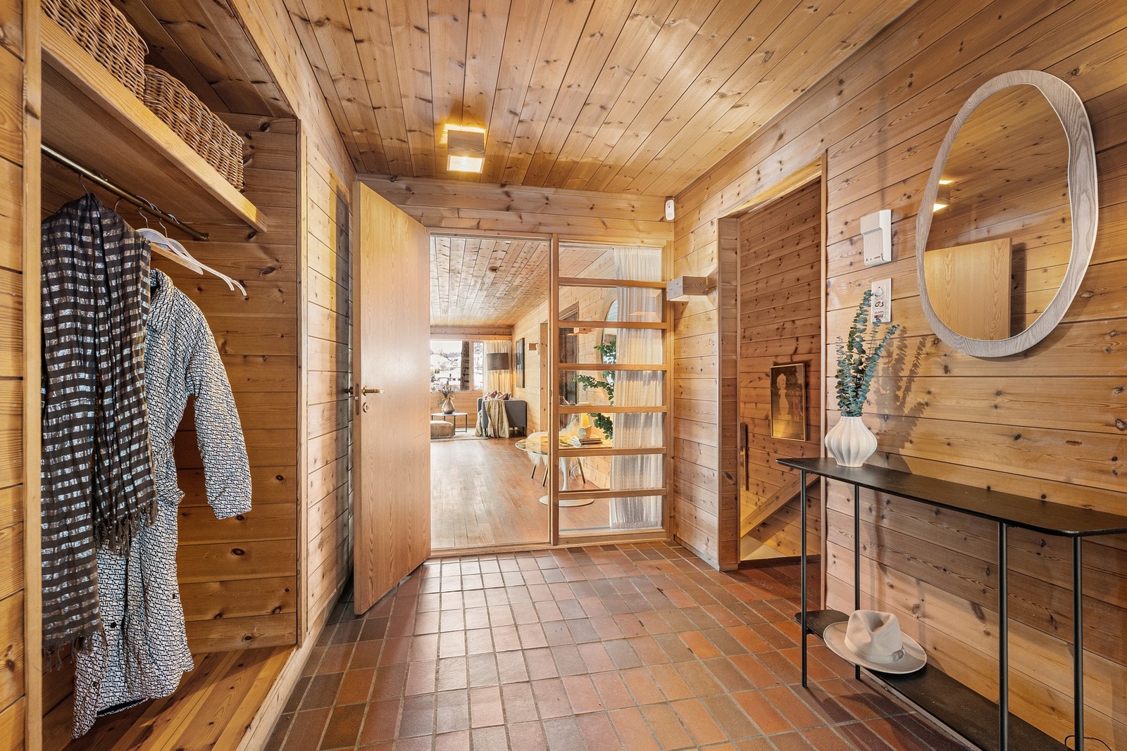 Åpent, lyst og tiltalende, i kjent Mohr stil. Galleribilde