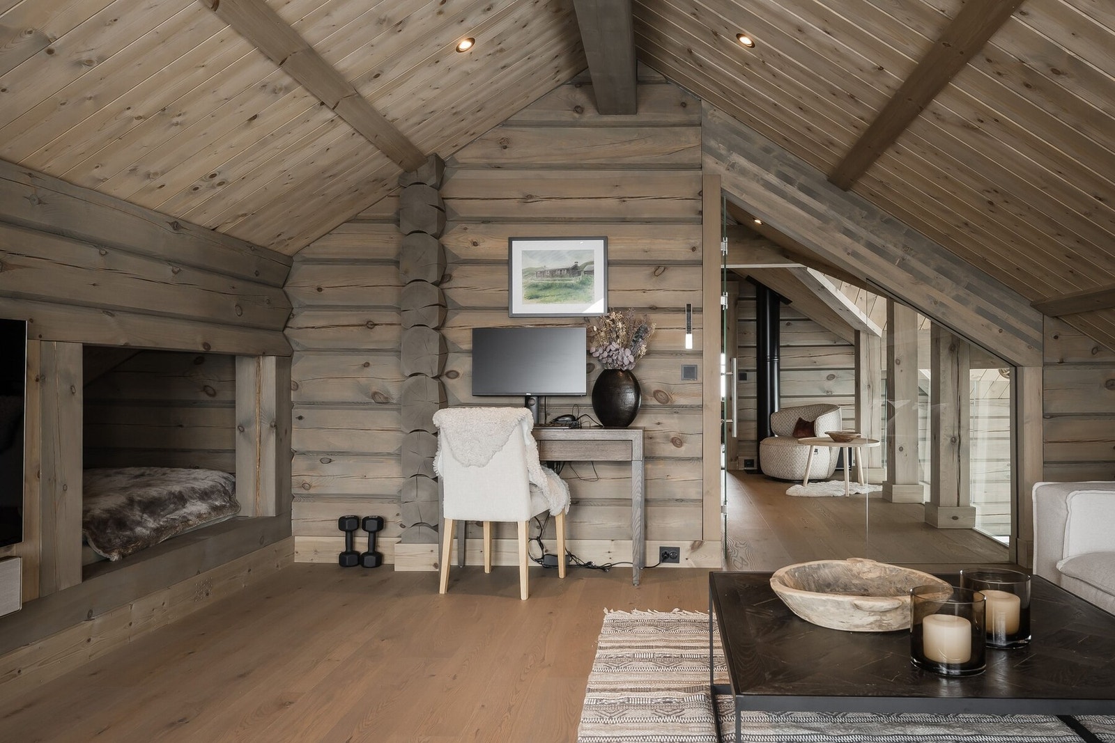 I Tv-stua er det også plass til et eget kontoroppsett. Galleribilde