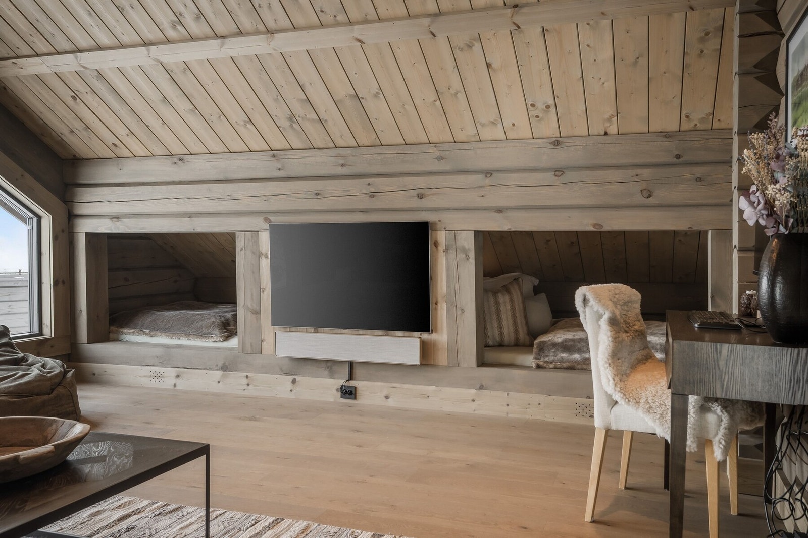 I tv-stuen er det to sovealkover. Galleribilde