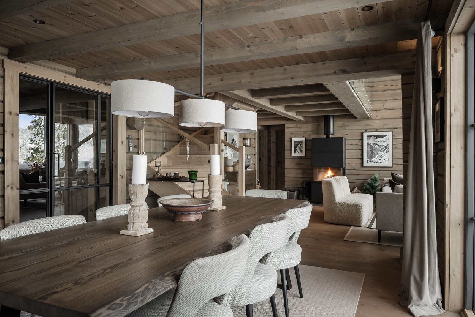 Spisestuen og stuen er fint integrert. Galleribilde