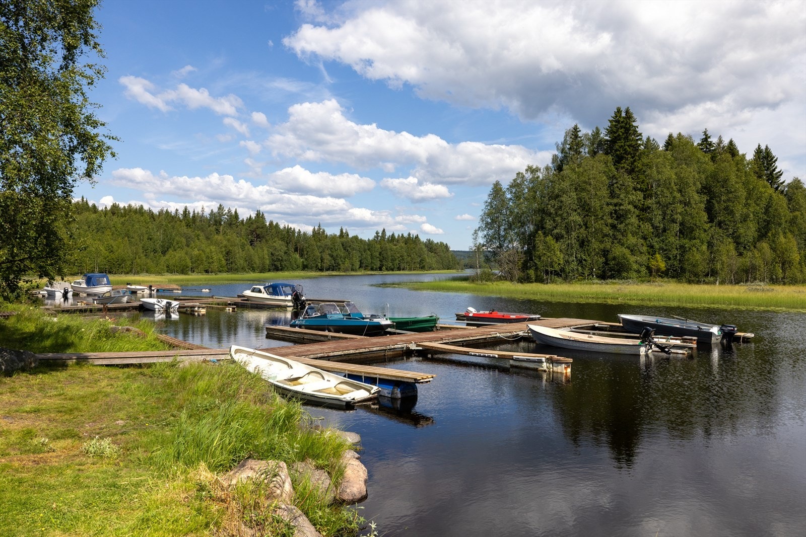 Fra tomten har du rask tilgang til idylliske oppholdssoner og aktiviteter for alle. Galleribilde