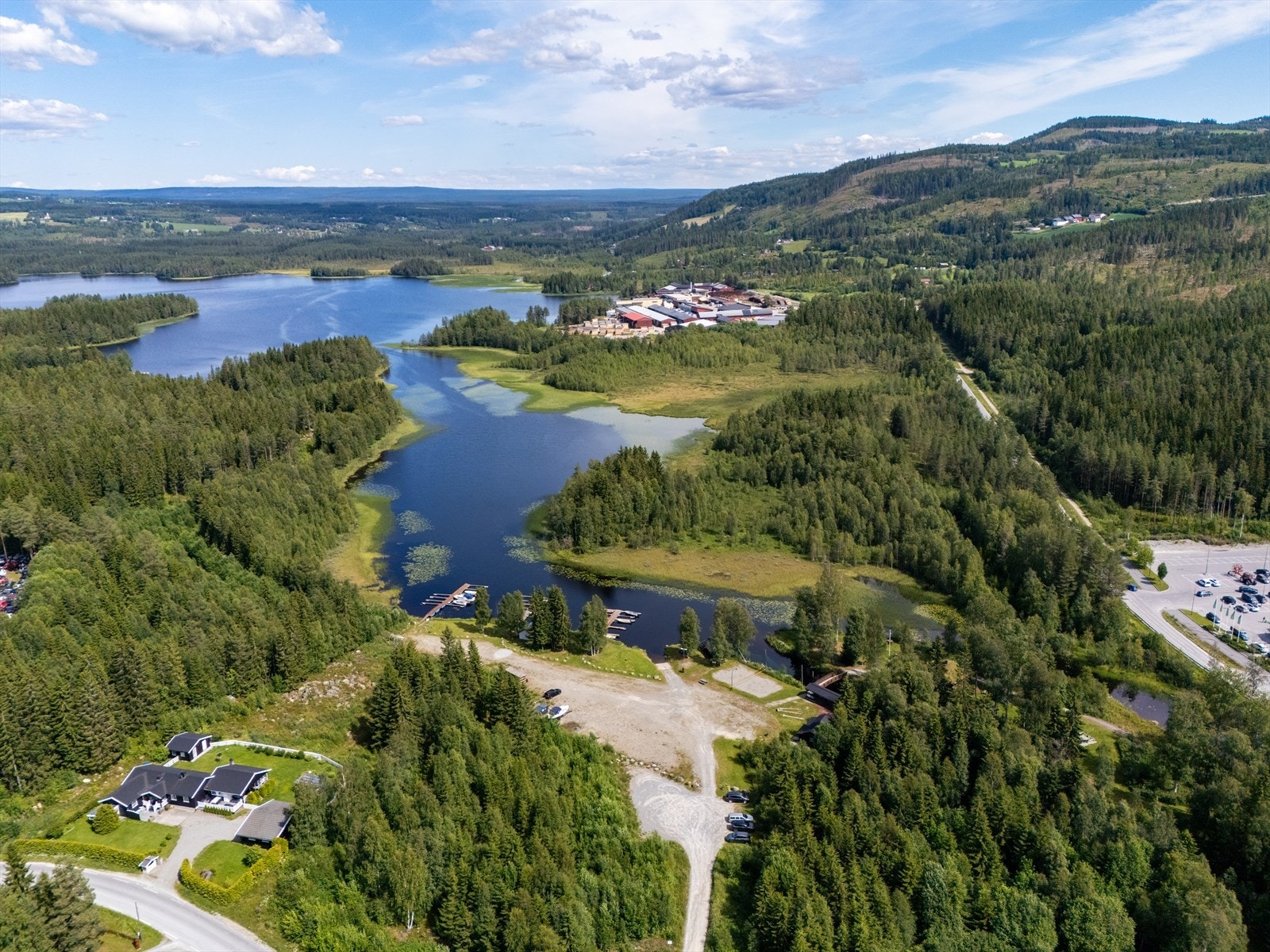 Området er kjent for sitt trygge bomiljø, gode solforhold og flotte turmuligheter. Galleribilde