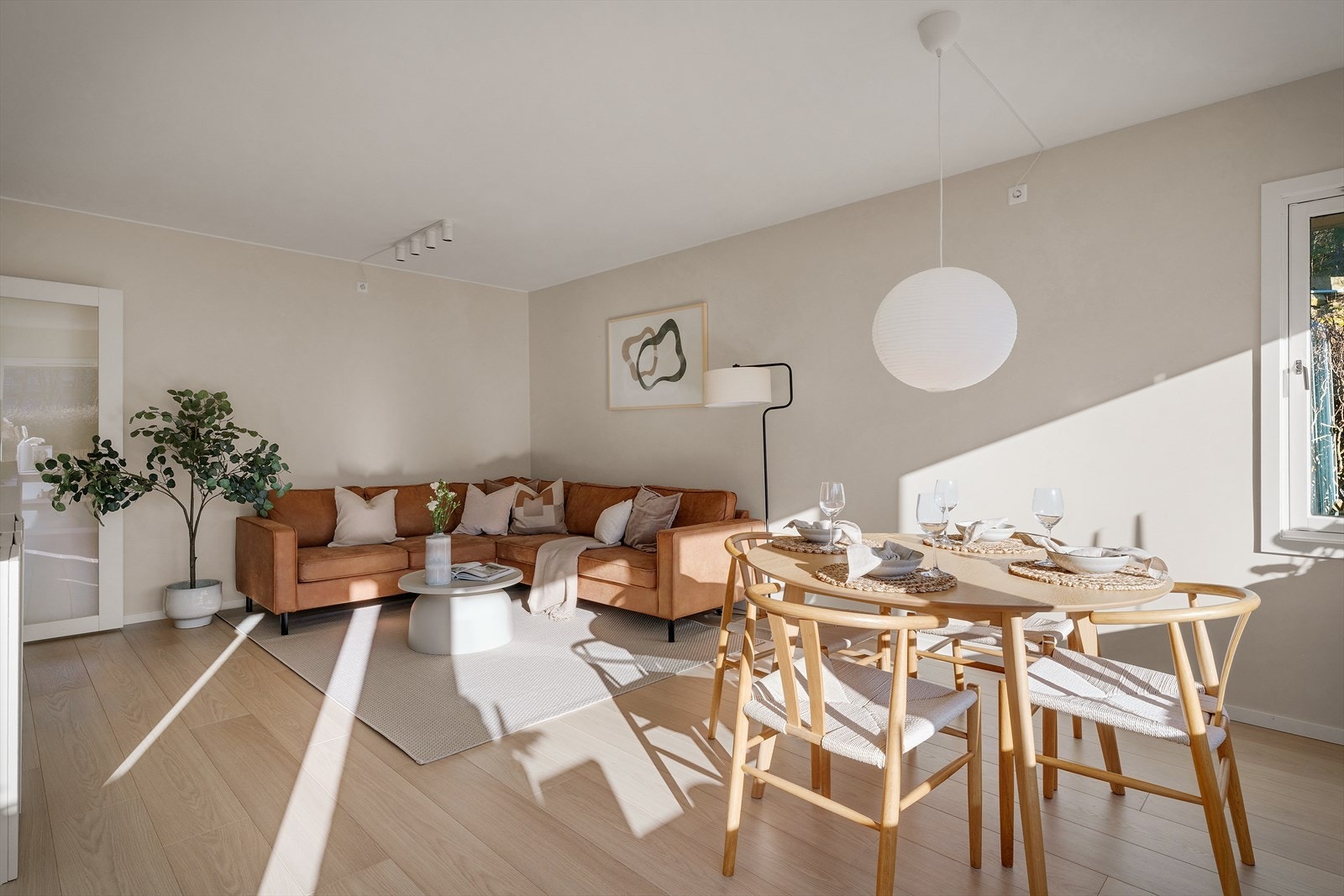 - Området er meget sentralt, med bare 8-10 minutters kjøring med bil og under 15 minutter med buss til Bergen sentrum. - Galleribilde