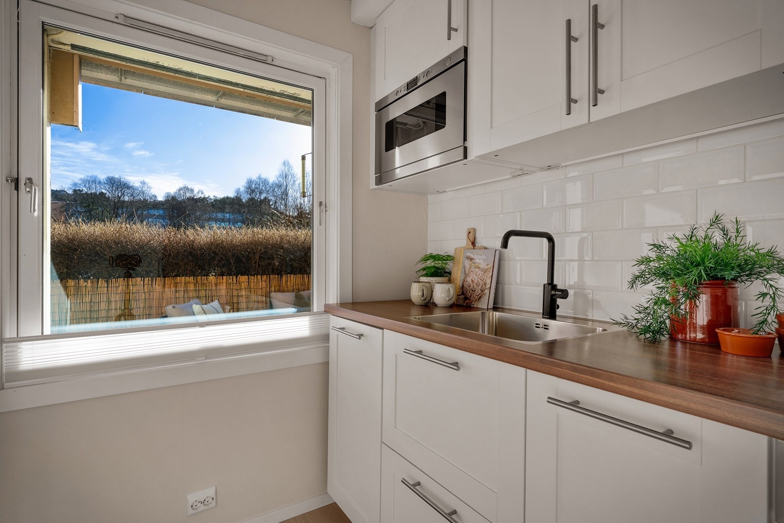 - Integrert mikrobølgeovn. Praktisk - Galleribilde