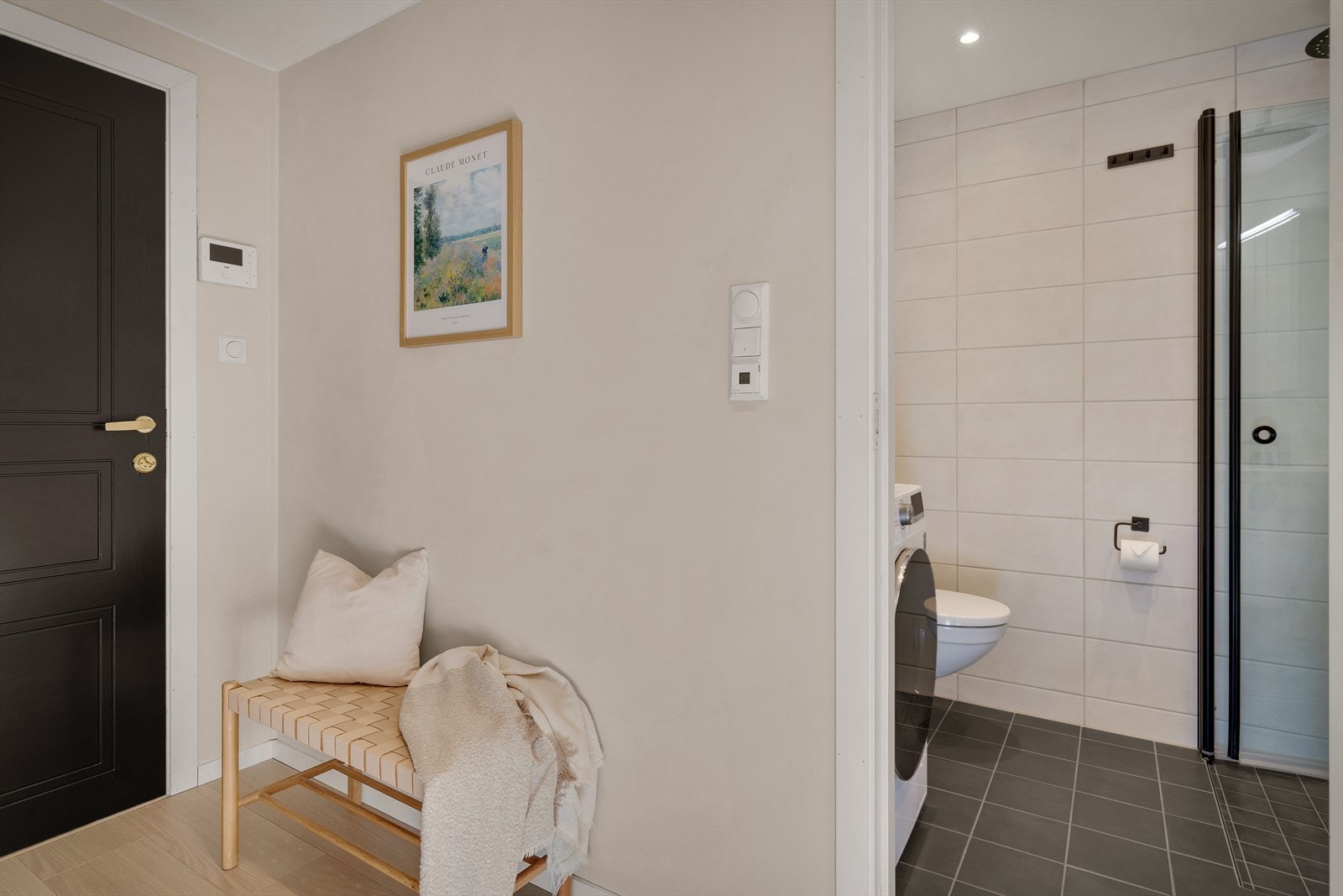 - Boligen er utstyrt med videoringeklokke som gir trygghet og enkel kontroll over hvem som er på døren - Galleribilde