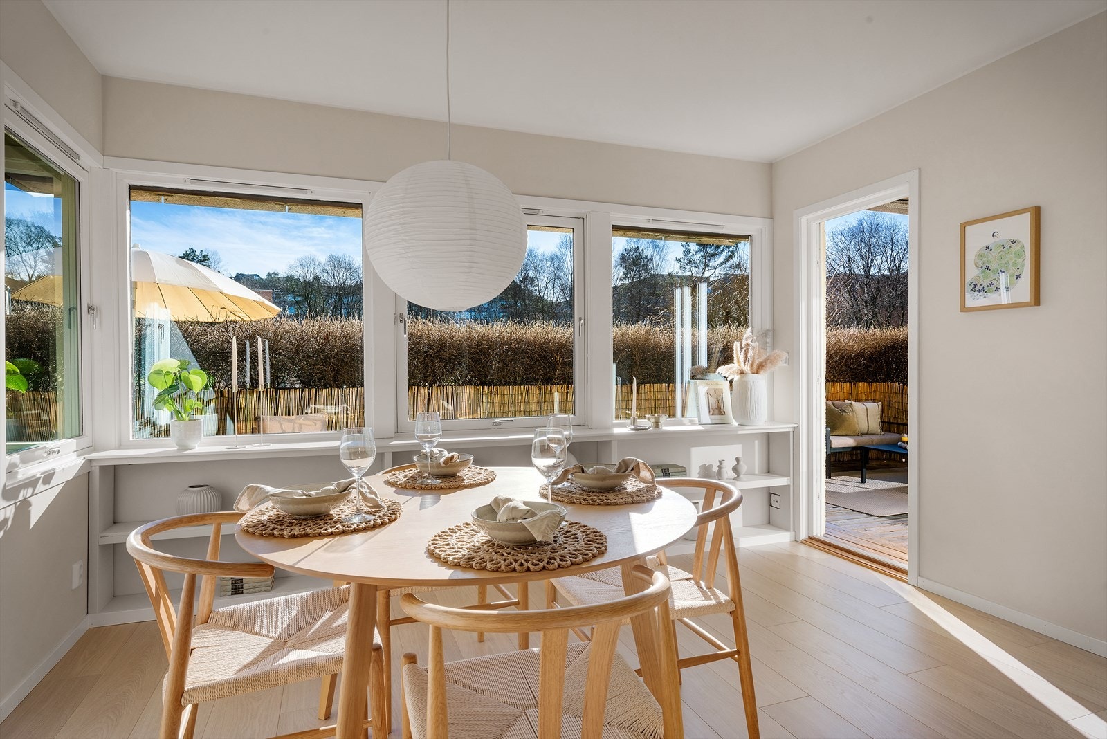 - Boligen har et BRA-i på 51m² og inneholder entré/gang, bad, soverom, stue og kjøkken- Galleribilde