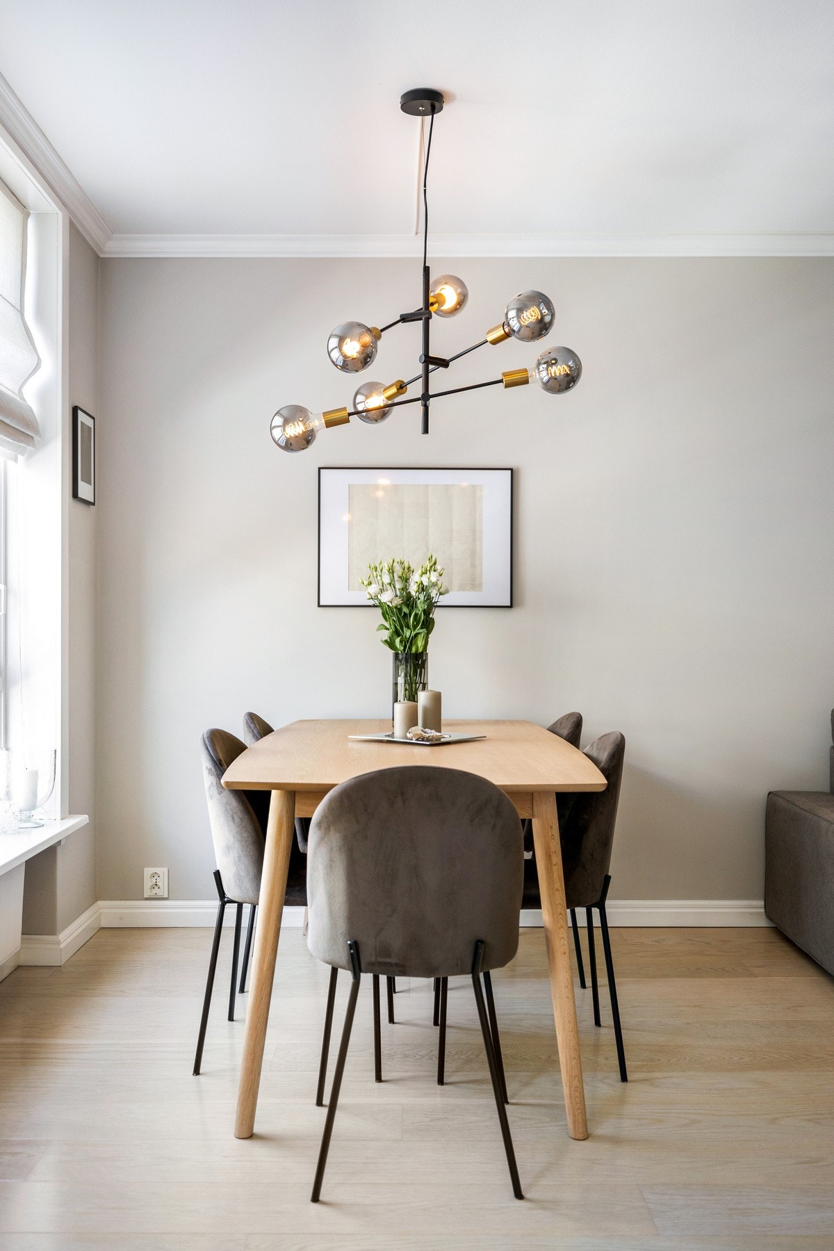 Det er god plass til et spisebord i tilknytning til kjøkkenet. Galleribilde