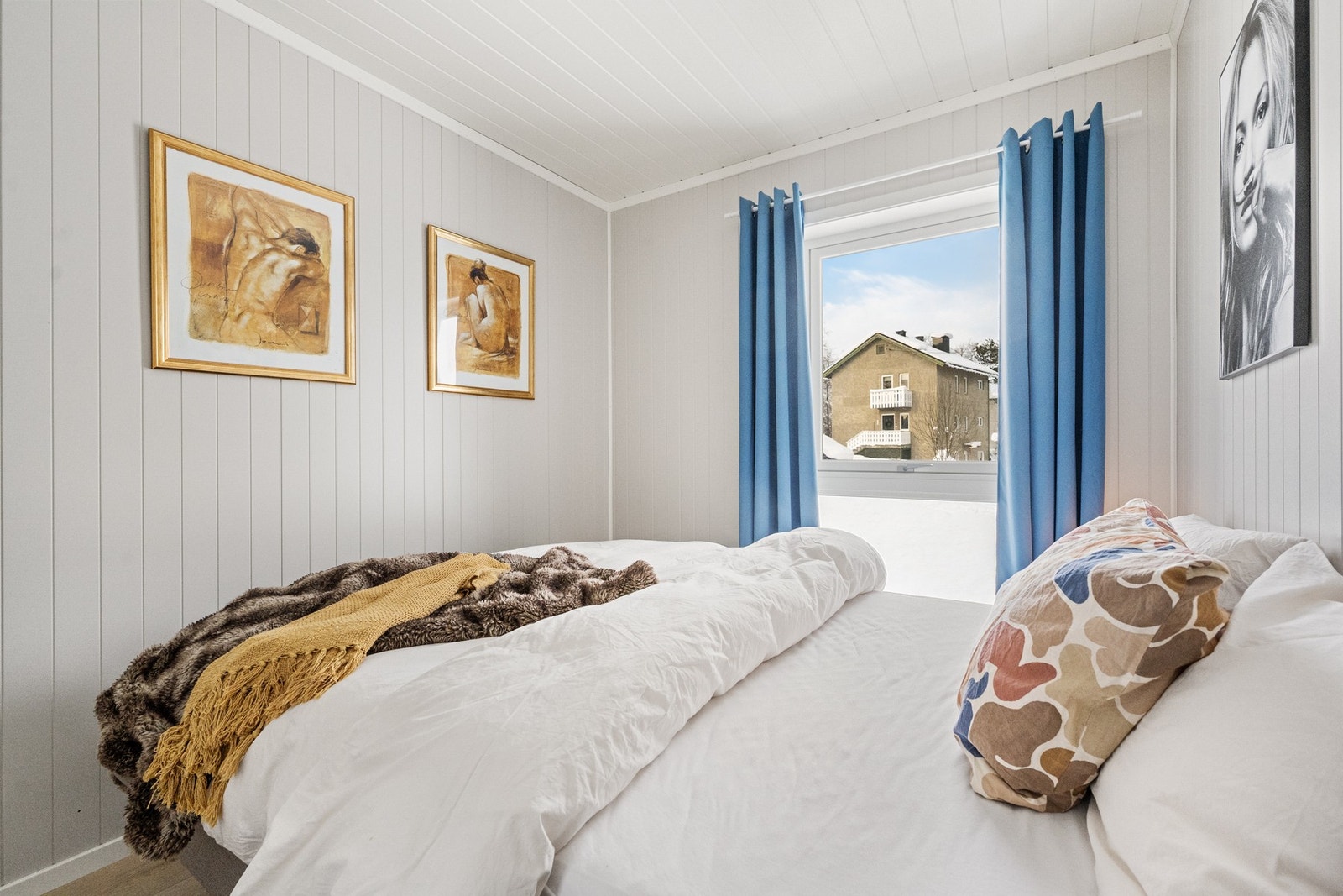 Soverom 2 med garderobeskap. Galleribilde