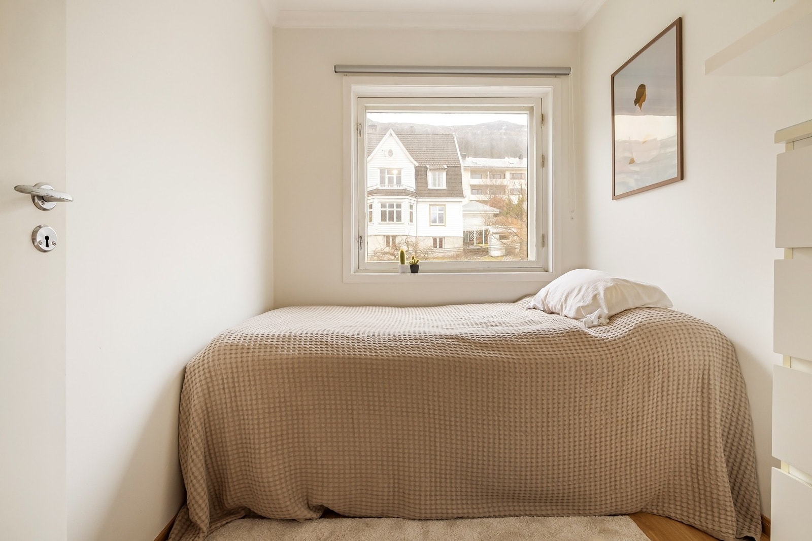 Også her er det plass til seng, og ønsket garderobeløsning/kommode Galleribilde