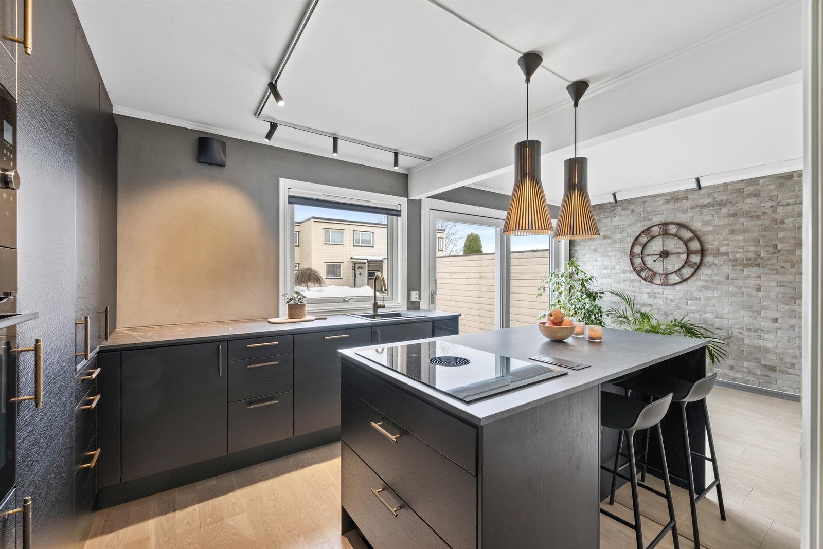 Frokosten nytes gjerne ved kjøkkenøya. Galleribilde