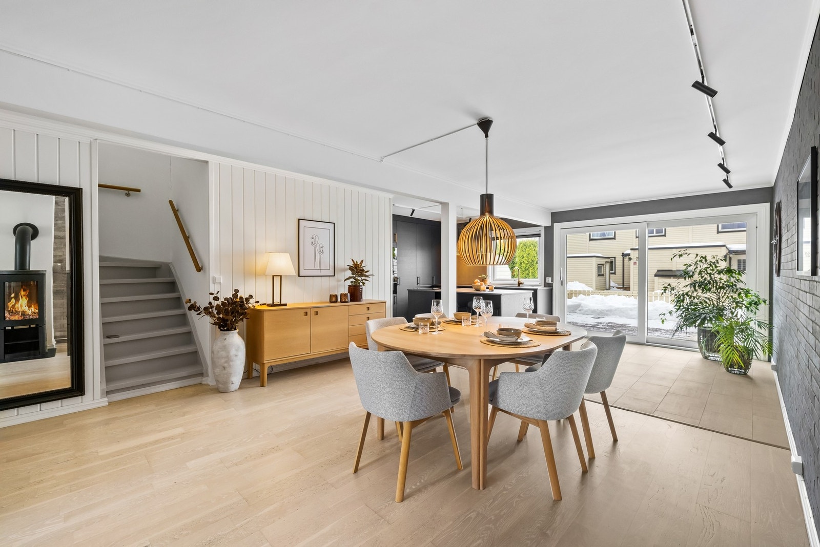 Vi fortsetter inn i det som vil være ett av to foretrukne oppholdsrom, nemlig stuen. Galleribilde