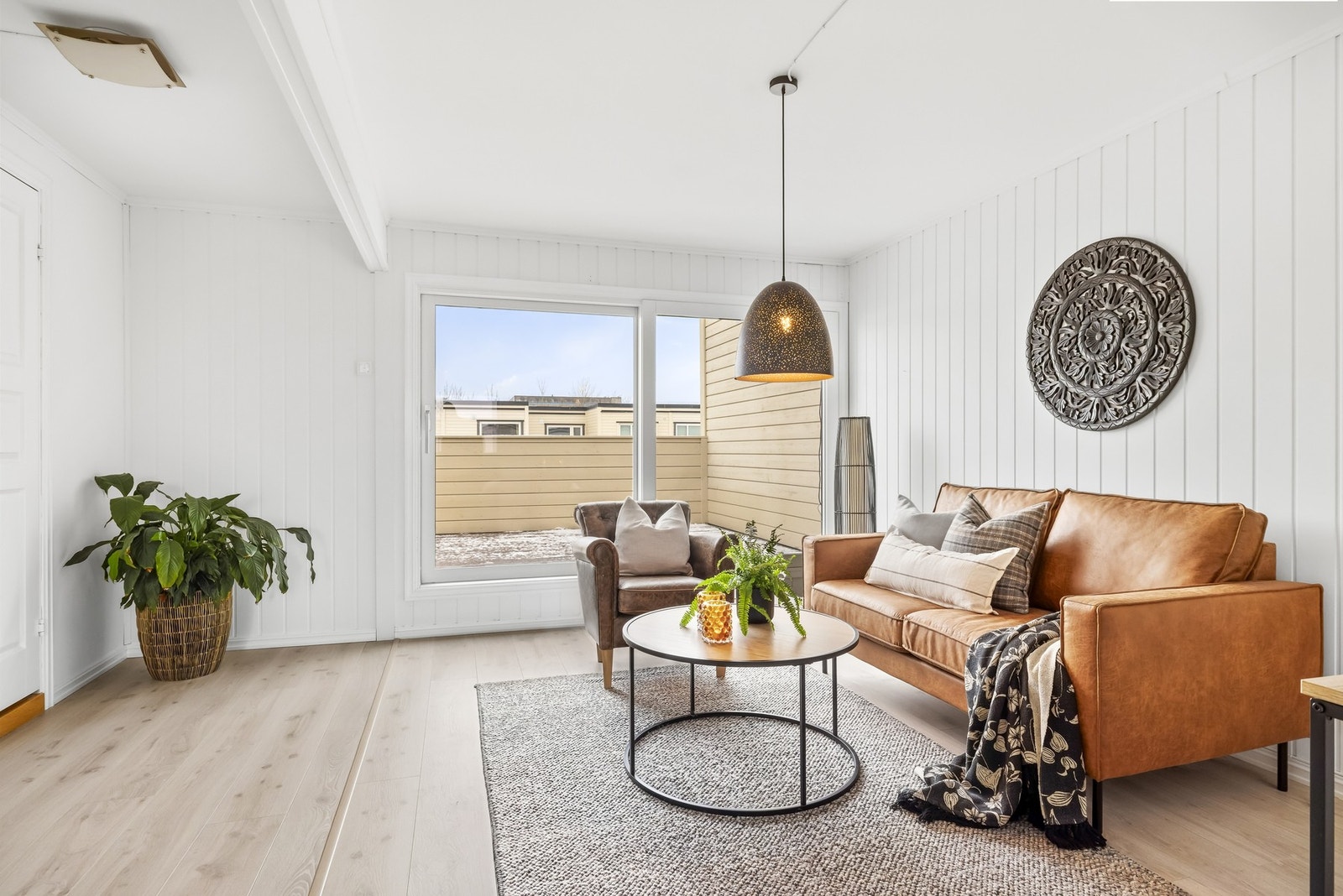 Fra 2.etasje er det også utgang til enda en terrasse. Galleribilde