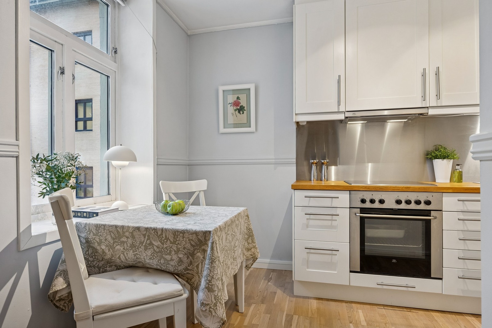 På kjøkkenet er det plass til en spisegruppe. Galleribilde