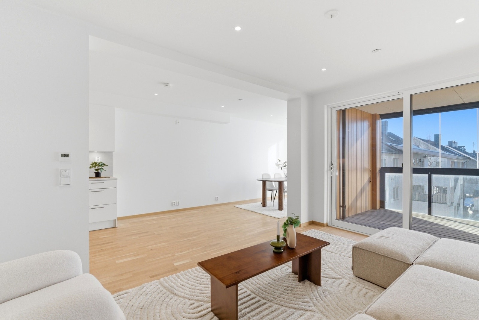 Balansert ventilasjon og vannbåren gulvvarme sørger for godt inneklima året rundt. Galleribilde