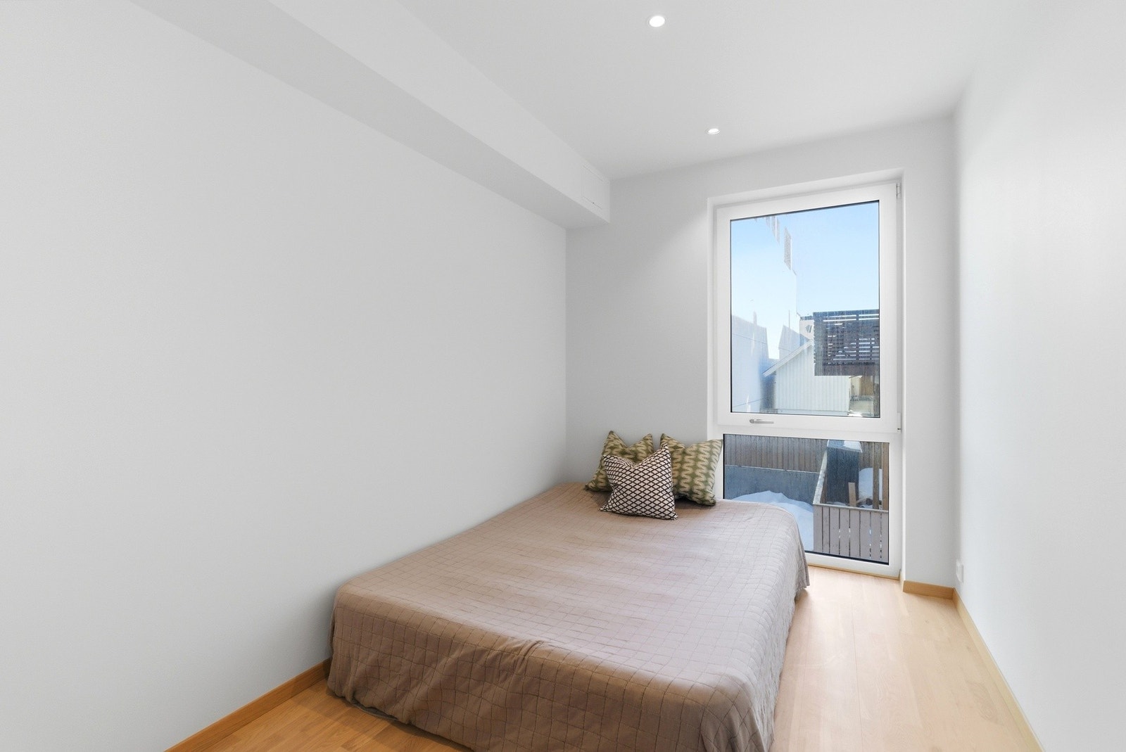 Soverom nr. 2 egner seg fint til bruk som gjesterom, barnerom eller kontor - alt etter behov. Galleribilde