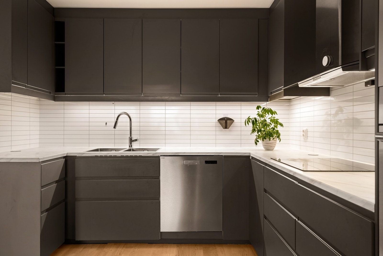 God oppbevaringsplass i skap og skuffer. Galleribilde