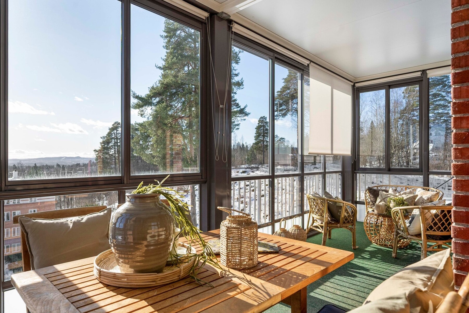 Her er det god plass til sittegruppe, grill og dekorativ beplantning. Galleribilde