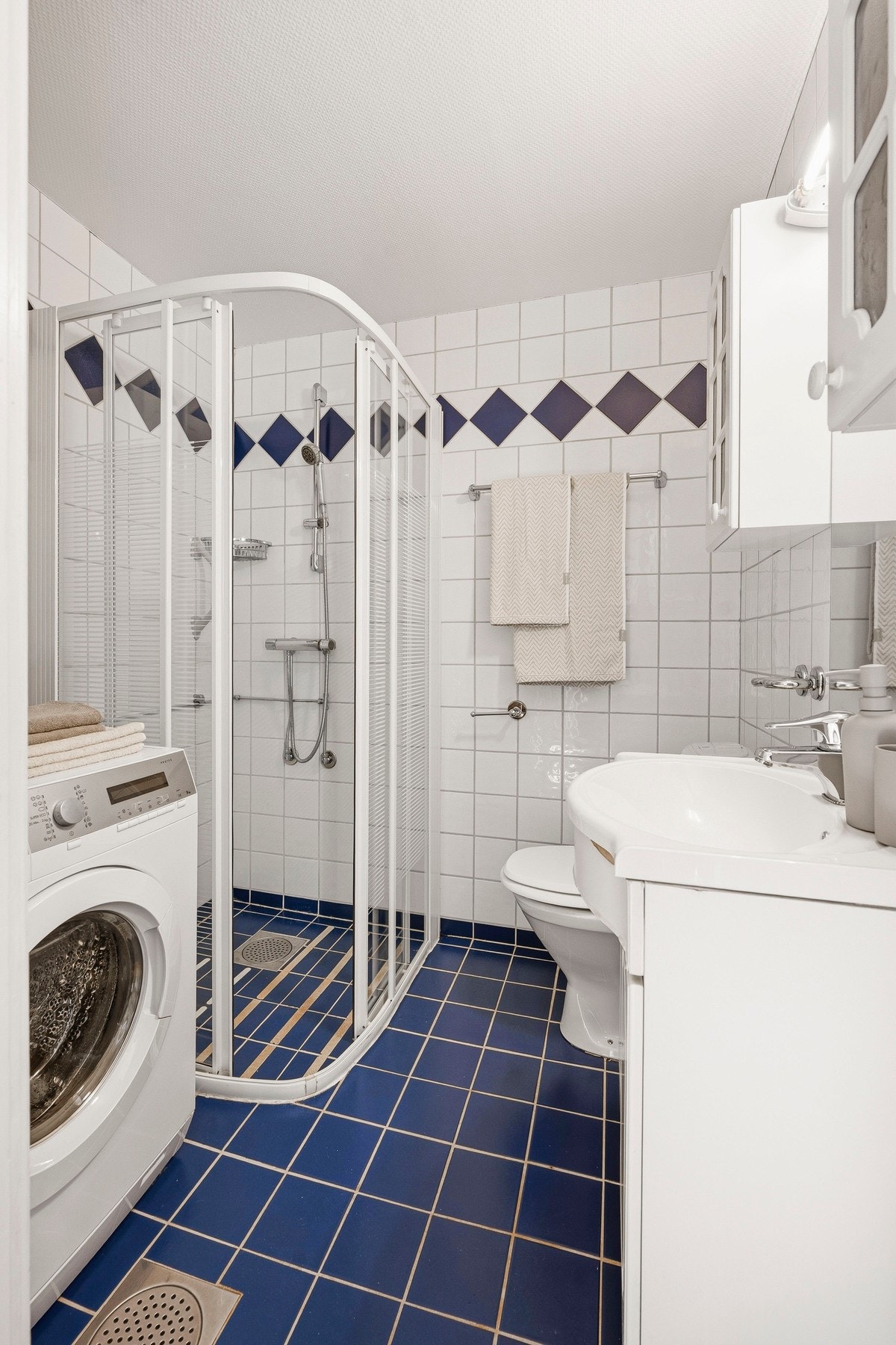 Det er opplegg for vaskemaskin, slik at du har alt du trenger i hverdagen. Galleribilde