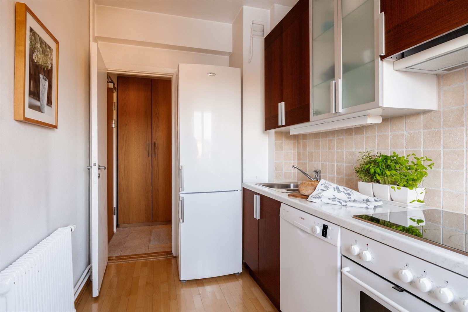 Alle hvitevarer på kjøkken medfølger salget. Galleribilde