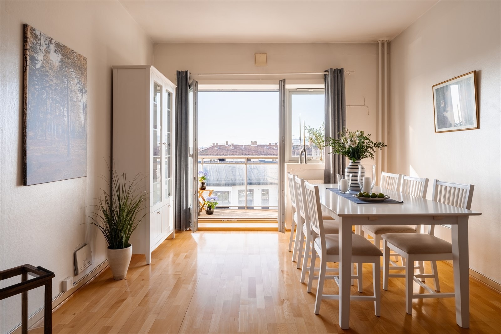 Her bor du høyt og fritt i 3.etg med unik utsikt. Galleribilde