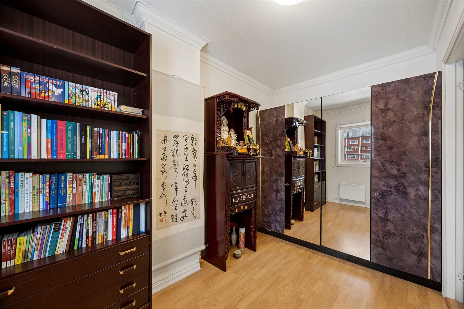 Rommet kan gjøres om til et ekstra soverom, slik vist i alternativ plantegning. Galleribilde