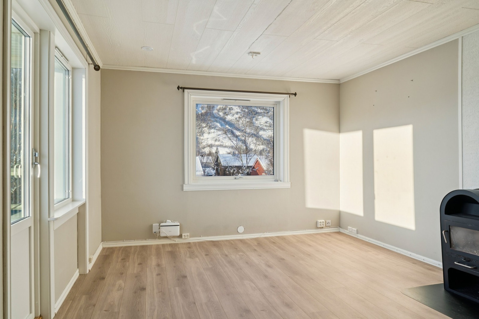 Vinduene med 3-lags glass ble skiftet i 2019. Galleribilde