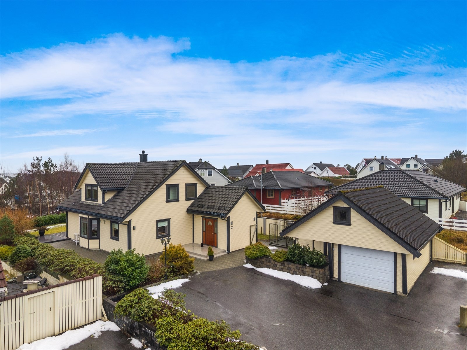 Velkommen til Litleskoglia 12 - Presentert av Eiendomsmegler Norge v/ Tom Rosenlund Galleribilde